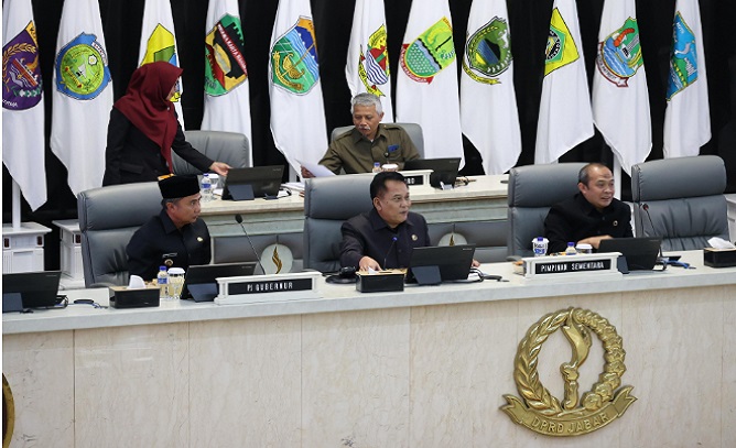 DPRD Provinsi Jawa Barat menggelar rapat paripurna pengumuman usulan calon pimpinan Dewan Perwakilan Rakyat Daerah (DPRD) Jawa Barat definitif masa jabatan 2024-2029. Calon pimpinan DPRD Jawa Barat definitif masa jabatan 2024-2029 tersebut diantaranya; Ketua DPRD Jawa Barat Buky Wibawa, Wakil Ketua I, Iwan Suryawan, Wakil Ketua II, M.Q. Iswara, Wakil Ketua III, Ono Surono, Wakil Ketua DPRD Jawa Barat IV, Acep Jamaludin.