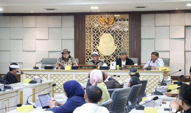 DPRD Provinsi Jawa Barat mendorong percepatan pemekaran daerah otonom baru di Jawa Barat. Totalnya 16 daerah yang diproyeksikan menjadi daerah otonom baru. Ada sembilan CDPOB yang telah diusulkan, ialah Kabupaten Bogor Barat, Kabupaten Sukabumi Utara, Kabupaten Garut Selatan, Kabupaten Bogor Timur. Kemudian Kabupaten Indramayu Barat, Kabupaten Cianjur Selatan, Kabupaten Tasikmalaya Selatan, Kabupaten Garut Utara, dan yang terakhir adalah Kabupaten Subang Utara. Hal itu dikemukakan Wakil Ketua DPRD Provinsi Jawa Barat, H. Ono Surono, ST seusai menerima audiensi dari Forkodetada (Forum Komunikasi Desain Penataan Daerah Jawa Barat) di Ruang Badan Anggaran, Gedung DPRD Provinsi Jawa Barat. Selasa, (26/11/2024).