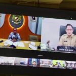 Ketua DPRD Kota Bandung H. Asep Mulyadi, S.H., mengikuti rapat koordinasi para Ketua DPRD se Indonesia secara virtual yang dipimpin oleh Menteri Dalam Negeri, Drs. Jenderal Muhammad Tito Karnavian MA., Ph.D, terkait Persiapan Pelantikan Kepala Daerah Terpilih Pilkada Serentak Tahun 2024, di Ruang Rapat Badan Musyawarah Gedung DPRD Kota Bandung, Senin, 3 Februari 2024.
