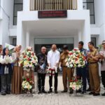 Ketua DPRD Kota Bandung, H. Asep Mulyadi, S.H., berharap pelayanan di tingkat kewilayahan semakin meningkat, terlebih dengan dilakukan revitalisasi sejumlah kantor kecamatan dan kelurahan di Kota Bandung. Hal tersebut, ia sampaikan saat menghadiri Peresmian Gedung Kantor Kecamatan dan Kelurahan Tahun Anggaran 2024, di Kantor Kecamatan Batununggal, di Jalan Venus, Kota Bandung, Selasa, 4 Februari 2025. Pada kesempatan tersebut, gedung kantor yang diresmikan yakni Kecamatan Batununggal, Kecamatan Sukajadi, Kelurahan Cigending, Kelurahan Cigondewah, Kelurahan Cicaheum, Kelurahan Cihapit, Kelurahan Cibaduyut, Kelurahan Kebon Jeruk, Kelurahan Ciumbeuleuit, dan Kelurahan Babakan Tarogong.