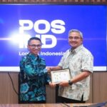 Pemerintah Kota (Pemkot) Bandung dan PT Pos Indonesia berencana melakukan sejumlah kerja sama untuk mengembangkan usaha mikro, kecil, dan menengah (UMKM). Salah satunya m,embuat inkubasi bisnis di 30 kecamatan. “Ada tiga hal yang kita ingin kerjasamakan untuk pengambangan UMKM. Salah satunya inkubasi bisnis di 30 kecamatan. Kita secara bertahap akan coba di 1 atau 2 lokasi, selanjutnya dikembangkan di wilayah lain,” ujar Wali Kota Bandung, Muhammad Farhan saat berkunjung ke PT Pos Indonesia, Jumat 14 Maret 2025.