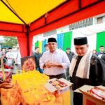 Wali Kota Bandung Muhammad Farhan, dan Wakil Wali Kota Erwin menghadiri rangkaian kegiatan Semarak Ramadan Bandung Utama dengan menyapa warga Kecamatan Kiaracondong. Kegiatan ini menjadi momentum bagi jajaran Pemerintah Kota Bandung untuk bersilaturahmi serta memperkuat komunikasi dengan masyarakat. Dalam sambutannya, Farhan menyampaikan, tahun 2024 menjadi tahun bersejarah karena Kota Bandung telah melalui berbagai tahapan pemilihan, mulai dari pemilihan legislatif, pemilihan presiden, hingga pemilihan kepala daerah. "Kita harus bersyukur, Kota Bandung berhasil menjalankan semua itu dengan kondusif, tanpa ada gesekan," ujar Farhan, Sabtu 1 Maret 2025.