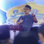 Wali Kota Bandung, Muhammad Farhan berharap warga Kota Bandung semakin cerdas dalam berliterasi di media sosial. Pasalnya, media sosial telah menjadi fenomena tersendiri di era digital. Hal itu ia sampaikan saat menghadiri Safari Ramadan di Jalan Neptunus Timur I, Kelurahan Sekejati, Kecamatan Buahbatu, Minggu, 9 Maret 2025. Farhan menyinggung kritik dan hujatan terhadap pemberi layanan publik semakin marak.