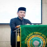 Wakil Wali Kota Bandung, Erwin meminta agar para pejabat pembuat akta tanah menjadi garda terdepan soal kepastian hukum di bidang pertanahan. Pasalnya, kepemilikan tanah berpotensi menimbulkan konflik. “Tanah adalah aset vital yang memiliki nilai strategis bagi masyarakat. Keberadaan akta yang sah dan berkekuatan hukum bukan hanya melindungi hak kepemilikan, tetapi juga mencegah potensi konflik yang bisa timbul di kemudian hari,” ungkap Erwin. Erwin mengungkapkan itu saat acara Pelantikan dan Pengukuhan IPPAT Periode 2024-2027, di Auditorium Balai Kota Bandung, Kamis 13 Maret 2025.