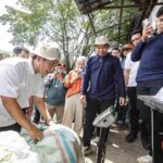 Permasalahan sampah masih menjadi tugas yang harus dituntaskan di Kota Bandung. Pemerintah Kota (Pemkot) Bandung juga telah berupaya untuk mengurai permasalahan sampah. Salah satunya yaitu menumbuhkan Kawasan Bebas Sampah (KBS) di tingkat Rukun Warga (RW). Atas hal itu, Wakil Wali Kota Bandung, Erwin kembali mengingatkan para camat dan lurah untuk mendirikan KBS. Sebelumnya, Pemkot Bandung menargetkan beridiri 700 KBS RW hingga akhir tahun ini.