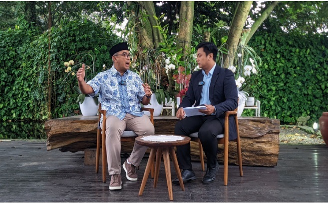 Wali Kota Bandung, Muhammad Farhan memastikan pelaksanaan Sistem Penerimaan Murid Baru (SPMB) tahun ajaran 2025/2026 akan berjalan lancar dan transparan. Hal ini ia sampaikan dalam program “Siaran Bareng Pak Wali” yang ditayangkan oleh TVRI Jawa Barat. Menurut Farhan, SPMB tahun ini mengadopsi banyak sistem dari tahun-tahun sebelumnya yang telah berjalan baik, sehingga perubahan yang terjadi bersifat minimal.