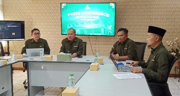Tanggapi pemberitaan dari sejumlah media tentang tuduhan bahwa BAZNAS Jawa Barat telah melakukan kriminalisasi terhadap mantan pegawai yang dianggap sebagai whistleblower, akhirnya lembaga pengelola zakat infak dan sedekah milik pemerintah ini angkat bicara. BAZNAS Jawa Barat, melalui Wakil Ketua IV, H. Achmad Faisal S.Pd menyampaikan klarifikasi untuk menjawab tuduhan dan opini dari rilis yang dikeluarkan oleh LBH Bandung di sejumlah media.
