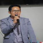 Anggota DPRD Provinsi Jawa Barat dari Partai Solidaritas Indonesia (PSI),Iwan Koswara,S.PD,I menyampaikan Selamat dan sukses kepada Pemerintah Daerah Provinsi (Pemdaprov) Jawa Barat kembali mendapatkan Opini Wajar Tanpa Pengecualian (WTP) ke-14 terhadap Laporan Hasil Pemeriksaan (LHP) atas Laporan Keuangan Pemerintah Daerah (LKPD) Provinsi Jawa Barat Tahun Anggaran 2024 dari Badan Pemeriksa Keuangan Republik Indonesia. legislator partai berlogo dengan ciri segi empat berwarna merah dengan gambar kepalan tangan yang menggenggam bunga warna berwarna putih ini memberikan apresiasi terhadap Prestasi luar biasa yang telah diraih Pemdaprov Jabar selama 14 tahun berturut-turut sejak tahun 2012,kata Kang Ikos sapaan akrab Iwan Koswara wakil rakyat daerah pemilihan Jabar VIII meliputi Kota Bekasi dan Kota Depok ini, Menurut Kang Ikos Anggota Komisi V DPRD Provinsi Jawa Barat yang membidangi kesejahteraan rakyat (kesra) ini, status Opini WTP menandakan bahwa pembangunan di Jabar akuntabel dan transparan,tutur pria berkacamata ini , Senin (26/5/2025).