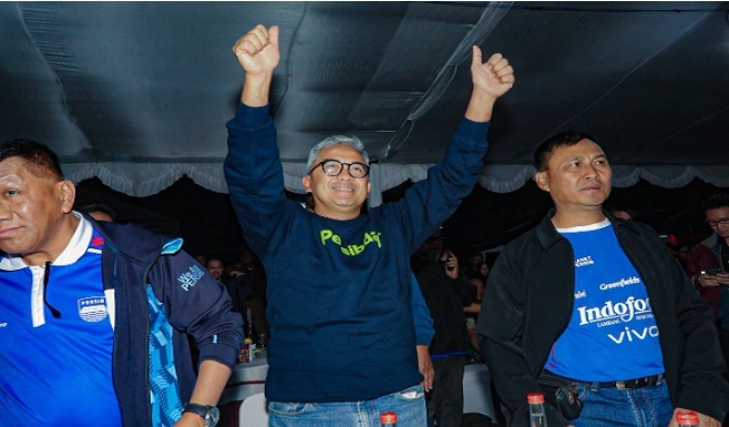 Euforia para bobotoh terus menggelora setelah Persib Bandung memastikan menyegel gelar juara Liga Indonesia musim 2024/2025 beberapa hari lalu. Euforia gelar juara diprediksi masih akan berlangsung hingga laga konvoi gelar juara yang rencananya digelar pada Minggu 25 Mei 2025 mendatang. Wali Kota Bandung, Muhammad Farhan menyambut gembira prestasi tersebut dan mengajak seluruh masyarakat untuk merayakannya dengan tertib dan penuh kebanggaan.