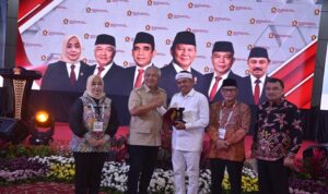 awa Barat yang dilaksanakan di di Hotel Lorin, Sentul Bogor.Kamis (29/05/2025) Sebanyak 207 anggota Fraksi GERINDRA DPRD se-Jawa Barat mengikuti kegiatan ini, yang terdiri dari 20 anggota DPRD Provinsi Jawa Barat dan 187 anggota DPRD dari kabupaten/kota. Ketua DPD Gerindra Jawa Barat, H.Amir Mahfud, membuka kegiatan Bimtek, mengatakan acara bimtek digelar dalam rangka menyamakan persepsi untuk mendorong percepatan implementasi program nasional di Jawa Barat.