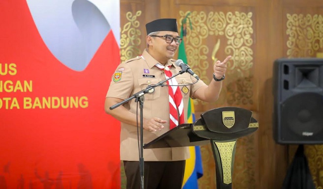 Wali Kota Bandung Muhammad Farhan menyebut Kota Bandung memiliki peran penting dalam perjalanan ideologis dan sejarah perjuangan Bung Karno, khususnya dalam momen peringatan Hari Lahir Pancasila yang diperingati setiap tanggal 1 Juni. Hal itu disampaikannya di sela-sela kegiatan Napak Tilas ke Museum Penjara Banceuy bersama jajaran Forkopimda, Minggu 1 Juni 2025.