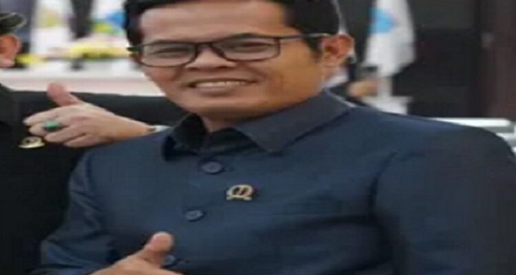 Anggota DPRD Provinsi Jawa Barat dari Partai Solidaritas Indonesia (PSI) ,Iwan Koswara,S.PD,I yang duduk di komisi V membidangi kesejahteraan rakyat (kesra) salah satunya pendidikan,menungkapkan pentingnya akses terhadap pendidikan yang merata dan berkualitas sebagai hak dasar setiap warga negara. legislator partai berlogo dengan ciri segi empat berwarna merah dengan gambar kepalan tangan yang menggenggam bunga warna berwarna putih ini berharap seluruh elemen masyarakat, tanpa terkecuali, dapat menikmati layanan pendidikan yang layak demi tercapainya keadilan sosial dan peningkatan kualitas hidup masyarakat.