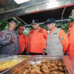 Pemerintah Kota (Pemkot) Bandung mempercepat proses pembentukan struktur organisasi Badan Penanggulangan Bencana Daerah (BPBD). Wakil Wali Kota Bandung, Erwin, menyampaikan bahwa persetujuan dari Pemerintah Provinsi Jawa Barat sudah diterima. “Persetujuan dari provinsi sudah ada, jadi kami akan percepat prosesnya. Saat ini Pak Didi, Kepala DSDABM, ditunjuk sebagai Pelaksana Tugas (Plt) Kepala BPBD,” ujar Erwin, di Lapang Gasmin, Rabu 21 Mei 2025.
