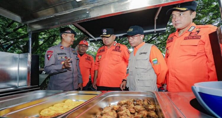 Pemerintah Kota (Pemkot) Bandung mempercepat proses pembentukan struktur organisasi Badan Penanggulangan Bencana Daerah (BPBD). Wakil Wali Kota Bandung, Erwin, menyampaikan bahwa persetujuan dari Pemerintah Provinsi Jawa Barat sudah diterima. “Persetujuan dari provinsi sudah ada, jadi kami akan percepat prosesnya. Saat ini Pak Didi, Kepala DSDABM, ditunjuk sebagai Pelaksana Tugas (Plt) Kepala BPBD,” ujar Erwin, di Lapang Gasmin, Rabu 21 Mei 2025.