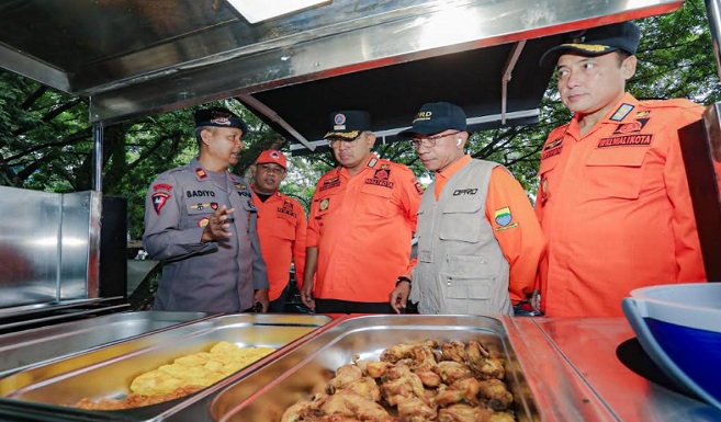 Pemerintah Kota (Pemkot) Bandung mempercepat proses pembentukan struktur organisasi Badan Penanggulangan Bencana Daerah (BPBD). Wakil Wali Kota Bandung, Erwin, menyampaikan bahwa persetujuan dari Pemerintah Provinsi Jawa Barat sudah diterima. “Persetujuan dari provinsi sudah ada, jadi kami akan percepat prosesnya. Saat ini Pak Didi, Kepala DSDABM, ditunjuk sebagai Pelaksana Tugas (Plt) Kepala BPBD,” ujar Erwin, di Lapang Gasmin, Rabu 21 Mei 2025.