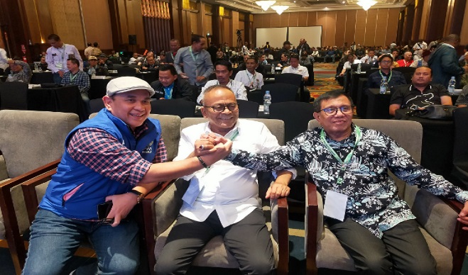 Ketua Umum Persatuan Wartawan Indonesia (PWI) hasil Kongres Bandung, Hendry Ch Bangun, dan Ketua Umum PWI hasil Kongres Luar Biasa (KLB), Zulmansyah Sekedang, menyepakati susunan Panitia Kongres Persatuan, Kamis (29/05/2025), dalam pertemuan lanjutan di Jakarta. Panitia Kongres Persatuan diharapkan mulai bekerja pada Senin, 2 Juni 2025. Panitia Kongres, yang terdiri atas Steering Committee (SC) dan Organising Committee (OC), akan mempersiapkan dan melaksanakan Kongres Persatuan yang dijadwalkan digelar di Jakarta paling lambat 30 Agustus 2025.