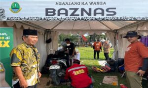 BAZNAS Provinsi Jawa Barat kembali menunjukkan komitmennya dalam mendekatkan layanan publik berbasis kemanusiaan kepada masyarakat melalui partisipasinya dalam acara Abdi Nagri Nganjang ka Warga edisi Kabupaten Karawang. Kegiatan yang menjadi bagian dari program rutin Pemerintah Provinsi Jawa Barat ini disambut antusias oleh warga Karawang. Dalam acara yang digelar di Lapangan Sepak Bola Persiko, BAZNAS Jabar membuka berbagai layanan publik secara gratis yang menyasar langsung kebutuhan warga.