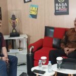 Universitas Sangga Buana Yayasan Pendidikan Keuangan dan Perbankan (USB YPKP) telah mencapai prestasi gemilang dengan meraih akreditasi Unggul dari Badan Akreditasi Nasional Perguruan Tinggi (BAN-PT). Pencapaian ini merupakan buah dari perjalanan panjang transformasi institusi yang dirancang melalui Rencana Induk Pengembangan Pendidikan (IRIP) selama 20 tahun terakhir, dibagi dalam empat periode lima tahunan . Hal itu disampaikan langsung oleh Dr. Didin Saepudin S.E., M.Si, Rektor USB YPKP periode 2022-2026, saat berkesempatan menjadi narasumber di Basa Basi Podcast Pokja PWI Kota Bandung, Selasa (10/6/2025).