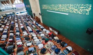 Pemerintah Kota (Pemkot) Bandung telah menyiapkan 2.075 lokasi pelaksanaan salat Iduladha 1446 Hijriah yang akan digelar pada Jumat, 6 Juni 2025. Rangkaian ibadah tahunan ini akan dipusatkan di Masjid Agung Al Ukhuwah, Jalan Wastukancana, Kota Bandung. Wali Kota Bandung, Muhammad Farhan dijadwalkan melaksanakan salat Iduladha di masjid tersebut bersama Wakil Wali Kota, Erwin dan Sekretaris Daerah, Iskandar Zulkarnain.
