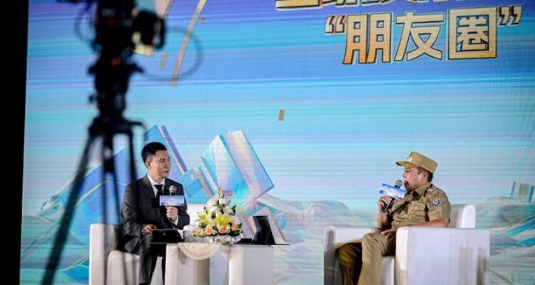 Sebagai bagian dari jejaring kota kreatif UNESCO, Kota Bandung menempatkan inovasi, digitalisasi, dan ekonomi sebagai pilar utama pembangunan masa depan. Hal tersebut disampaikan Wakil Wali Kota Bandung, Erwin dalam Talkshow Internasional bertajuk “Membangun Jembatan Budaya dan Interaksi Kaum Muda Indonesia–Tiongkok Melalui Media Sosial” di Kampus Universitas Pendidikan Indonesia (UPI), Selasa 10 Juni 2025. Acara ini digelar dalam rangka memperingati 75 tahun hubungan diplomatik Indonesia–Tiongkok dan 70 tahun Konferensi Asia-Afrika.