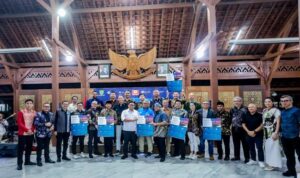 Pemerintah Kota Bandung menyatakan kesiapannya menjadi pionir dalam pengembangan teknologi energi baru dan ekosistem mobil listrik di Indonesia. Hal ini ditandai dengan hadirnya tujuh perusahaan teknologi dari berbagai negara yang siap berinvestasi di Bandung, termasuk pembangunan infrastruktur charging station dan jaringan energi mandiri berbasis tenaga surya. Tujuh perusahaan tersebut di antaranya Starcharge (perusahaan baterai), Farmsent (perusahaan blockchain pertanian, aset dunia nyata dan carbon credit dubai), Yogo (perusahaan robotik), China Oriental Capital Group, PT. Nusantara Bumi Sangkara dan Ekta Duo.