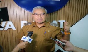 Wali Kota Bandung, Muhammad Farhan menanggapi hasil survei kemacetan dari TomTom Traffic Index yang menempatkan Bandung sebagai kota termacet di Indonesia. Farhan mengaku baru pertama kali mendengar nama lembaga survei tersebut, namun menyambut positif keberadaan dan data yang disampaikan.