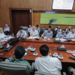 Pemerintah Kota (Pemkot) Bandung tengah menawarkan proyek investasi pembangunan dan revitalisasi Penerangan Jalan Umum (PJU) kepada badan usaha melalui skema Kerja Sama Pemerintah dan Badan Usaha (KPBU) dengan pendekatan unsolicited. Proyek ini bernilai hingga Rp426,8 miliar dan mencakup pengelolaan, pemeliharaan, dan pemantauan atau "manage service" lebih dari 21.067 titik lampu jalan baru di seluruh wilayah Kota Bandung Proyek ini menjadi salah satu dari 10 inisiatif investasi terbaik yang diumumkan dalam West Java Investment Challenge (WJIC) dan dikunjungi langsung oleh calon investor dalam sesi kunjungan lapangan di Balai Kota Bandung, Selasa, 23 Juli 2025.
