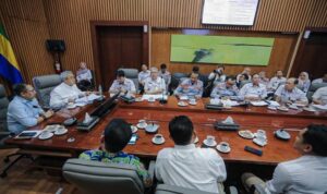 Pemerintah Kota (Pemkot) Bandung tengah menawarkan proyek investasi pembangunan dan revitalisasi Penerangan Jalan Umum (PJU) kepada badan usaha melalui skema Kerja Sama Pemerintah dan Badan Usaha (KPBU) dengan pendekatan unsolicited. Proyek ini bernilai hingga Rp426,8 miliar dan mencakup pengelolaan, pemeliharaan, dan pemantauan atau "manage service" lebih dari 21.067 titik lampu jalan baru di seluruh wilayah Kota Bandung Proyek ini menjadi salah satu dari 10 inisiatif investasi terbaik yang diumumkan dalam West Java Investment Challenge (WJIC) dan dikunjungi langsung oleh calon investor dalam sesi kunjungan lapangan di Balai Kota Bandung, Selasa, 23 Juli 2025.
