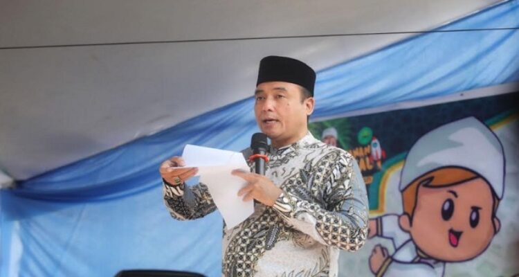 Wakil Wali Kota Bandung, Erwin menyampaikan program khitan gratis akan kembali digulirkan melalui pendekatan “door to door” atau yang dikenal dengan istilah "Ngador". "Ini bagian dari janji kampanye kami dulu. Program Ngador atau ngahitan door to door akan terus kita lanjutkan," ungkap Erwin saat menghadiri kegiatan khitanan massal yang digelar PHBI Masjid Al-Muhyi, Minggu 6 Juli 2025.