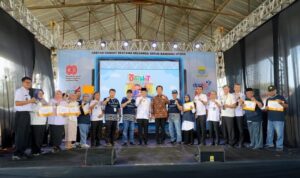 Pemerintah Kota Bandung menggelar kegiatan Gebyar Dapur Sehat Atasi Stunting (Dashat) dalam rangka memperingati Hari Keluarga Nasional (Harganas) tahun 2025 tingkat Kota Bandung, bertempat di area parkir Tamansari Laswi City, Jalan Sukabumi, Rabu, 6 Agustus 2025. Kegiatan ini mengusung tema "Gebyar Dashat Bersama Keluarga untuk Bandung Utama", sebagai bentuk ajakan kolektif untuk memperkuat peran keluarga dalam mencegah stunting dan meningkatkan kualitas hidup masyarakat.