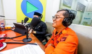 Badan Penanggulangan Bencana Daerah (BPBD) Kota Bandung terus mendorong masyarakat agar memiliki kesiapsiagaan dalam menghadapi potensi gempa, khususnya dari pergerakan Sesar Lembang. Hal itu disampaikan Kepala Pelaksana BPBD Kota Bandung, Didi Ruswandi dalam talkshow di Radio Sonata, Kamis 21 Agustus 2025.