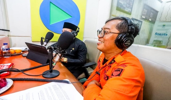 Badan Penanggulangan Bencana Daerah (BPBD) Kota Bandung terus mendorong masyarakat agar memiliki kesiapsiagaan dalam menghadapi potensi gempa, khususnya dari pergerakan Sesar Lembang. Hal itu disampaikan Kepala Pelaksana BPBD Kota Bandung, Didi Ruswandi dalam talkshow di Radio Sonata, Kamis 21 Agustus 2025.