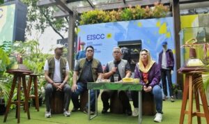 Wali Kota Bandung, Muhammad Farhan menilai, potensi alam Bandung Raya yang berada dekat dengan kawasan pegunungan dan hutan lindung menjadi modal kuat dalam pengembangan sport tourism. Oleh karena itu, pemerintah daerah terus mendorong kolaborasi lintas wilayah untuk menjaga kelestarian lingkungan. Termasuk juga mendukung olaraga yang berkaitan dengan alam seperti panjat tebing. Hal itu diungkapkan Farhan saat pembukaan Eiger Independence Sport Climbing Competition (EISCC) 2025 di Eiger Flagship Store Bandung, Jalan Sumatera, Kamis, 14 Agustus 2025.