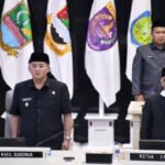 Anggaran Pendapatan dan Belanja Daerah (APBD) Jawa Barat Tahun Anggaran 2025 mengalami perubahan dengan total pendapatan naik Rp94,95 miliar menjadi Rp31,09 triliun. Perubahan ini diiringi penyesuaian belanja daerah yang meningkat Rp1,16 triliun, terutama untuk infrastruktur, pendidikan, dan pelayanan publik. Hal itu disampaikan Wakil Gubernur Jawa Barat Erwan Setiawan saat menyampaikan Nota pengantar Gubernur perihal Rancangan Peraturan Daerah tentang Perubahan APBD Tahun Anggaran 2025 dalam Rapat Paripurna DPRD Jabar, di Kota Bandung, Senin (11/8/2025).