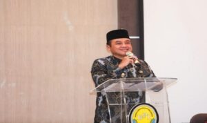 Pemerintah Kota Bandung berkomitm untuk terus mendukung keberlangsungan sekolah swasta serta memperkuat pendidikan karakter bagi peserta didik. Hal ini ditegaskan Wakil Wali Kota Bandung, Erwin saat memberikan arahan dalam kegiatan Penyampaian Kebijakan dan Program Strategis Pendidikan Kota Bandung yang digelar di SMA BPI 1, Jl. Burangrang No. 8, Kecamatan Lengkong, Jumat, 8 Agustus 2025. Dalam sambutannya, Erwin menyampaikan pentingnya kehadiran sekolah swasta dalam ekosistem pendidikan Kota Bandung.