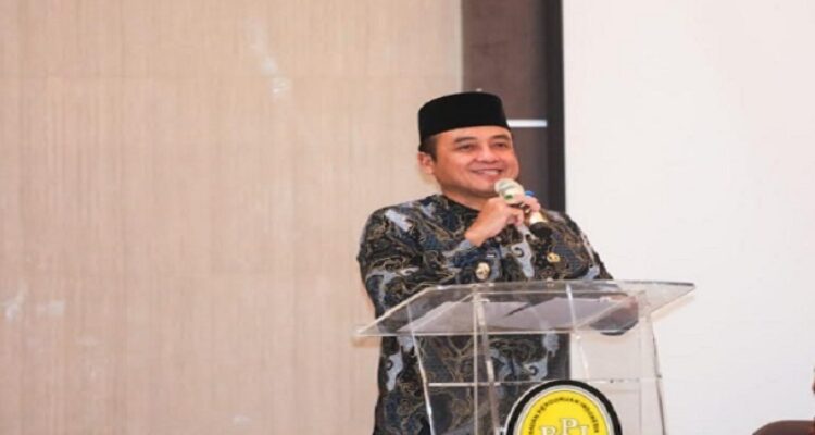Pemerintah Kota Bandung berkomitm untuk terus mendukung keberlangsungan sekolah swasta serta memperkuat pendidikan karakter bagi peserta didik. Hal ini ditegaskan Wakil Wali Kota Bandung, Erwin saat memberikan arahan dalam kegiatan Penyampaian Kebijakan dan Program Strategis Pendidikan Kota Bandung yang digelar di SMA BPI 1, Jl. Burangrang No. 8, Kecamatan Lengkong, Jumat, 8 Agustus 2025. Dalam sambutannya, Erwin menyampaikan pentingnya kehadiran sekolah swasta dalam ekosistem pendidikan Kota Bandung.