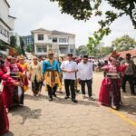 Memeriahkan HUT ke-80 Republik Indonesia, Kelurahan Pajajaran Kecamatan Cicendo Kota Bandung berkolaborasi dengan Kunafe menggelar "Kunafest Karnaval Pajajaran Bisa", Senin 18 Agustus 2025. Pada festival ini, warga turut tampil di acara pentas seni yang digelar di halaman kantor Kelurahan Pajajaran, Jalan Baladewa. Dalam kesempatannya, Lurah Pajajaran Paridin mengungkapkan, kewilayahan terus berkolaborasi untuk memeriahkan rangkaian HUT ke - 80 Republik Indonesia, Senin 18 Agustus 2025.