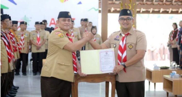Dalam rangka menyambut Hari Ulang Tahun ke-64 Gerakan Pramuka Kwartir Cabang (Kwarcab) Pramuka Kota Bandung telah menyiapkan serangkaian kegiatan meriah dan edukatif dengan mengusung tema “Kolaborasi untuk Mewujudkan Pramuka Kota Bandung Utama.” Perayaan dimulai pada tanggal 13 Agustus 2025 dengan kegiatan Ulang Janji Pramuka, sebuah momen reflektif untuk meneguhkan kembali komitmen terhadap Satya dan Darma Pramuka, mencintai tanah air, sesama, lingkungan, dan Tuhan.