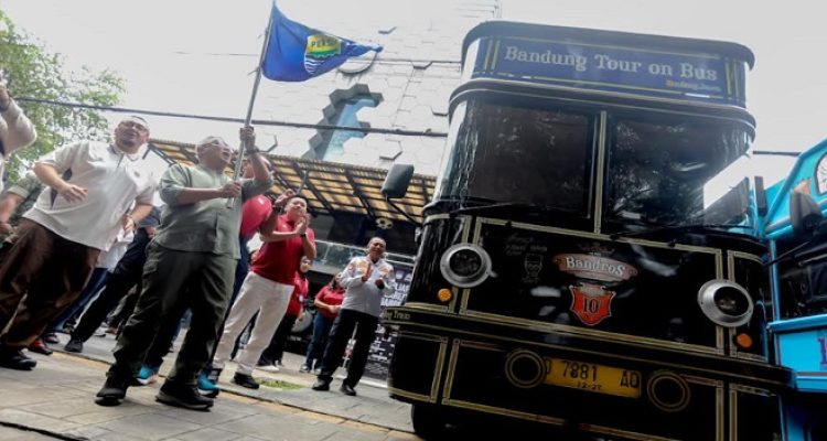 Pemerintah Kota (Pemkot) Bandung bersama PT Persib Bandung Bermartabat (PBB) resmi meluncurkan rute wisata baru bertajuk “JajaP (Jalan-jalan Persib) on Bandros” Rute baru bus wisata ini menggabungkan sejarah, kebanggaan, dan kecintaan warga Bandung terhadap klub kebanggaannya, Persib.