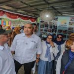 Siskamling Siaga Bencana di Cijawura, Wali Kota Bandung Keluarkan 10 Arahan Suasana hangat dan penuh semangat terpancatlr di aula Kelurahan Cijawura, Kecamatan Buahbatu, Senin 20 Oktober 2025. Warga, kader Posyandu, dan jajaran kelurahan kompak menyambut kedatangan Wali Kota Bandung, Muhammad Farhan untuk kegiatan Siskamling Siaga Bencana. Di kesempatan itu, Farhan mengungkapkan, keamanan, kesehatan, dan kebersihan lingkungan adalah tiga pilar utama bagi Bandung yang tangguh dan berdaya.