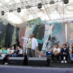 Wali Kota Bandung, Muhammad Farhan mendukung jika Pasar Seni ITB digelar secara rutin setiap tahun. Hal ini disampaikan saat menghadiri pembukaan Pasar Seni ITB 2025, Minggu 19 Oktober 2025. Dalam sambutannya, Farhan mengapresiasi Institut Teknologi Bandung (ITB) dan Fakultas Seni Rupa dan Desain (FSRD) atas terselenggaranya kembali Pasar Seni setelah vakum selama 11 tahun. “Terima kasih kepada ITB, khususnya FSRD, yang telah memberikan kesempatan bagi Kota Bandung menjadi tuan rumah the biggest homecoming of ITB alumni in Indonesia. Semoga kegiatan ini bisa menjadi agenda rutin, cukup diselenggarakan setahun sekali agar tetap menjadi momen yang istimewa,” ujar Farhan.