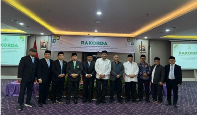BAZNAS Provinsi Jawa Barat sukses menyelenggarakan Rapat Koordinasi Daerah (Rakorda) BAZNAS Jabar 2025 pada 12–13 November 2025 di Kota Bandung dengan mengangkat tema “Meneguhkan Amanah, Mengokohkan Sinergi: Refleksi dan Akselerasi Zakat Jawa Barat 2020–2025”. Dalam forum yang menjadi Rakorda terakhir masa kepemimpinan BAZNAS Jabar periode 2020–2025 ini, Ketua BAZNAS Provinsi Jawa Barat, Dr. H. Anang Jauharuddin, M.M.Pd, menyampaikan laporan kinerja sekaligus refleksi perjalanan lima tahun penguatan zakat di Jawa Barat.